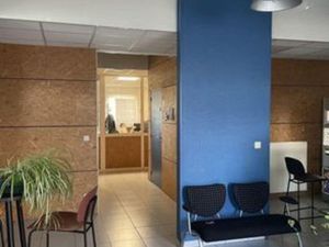 Bureau prestigieux de 1385 m2 en location - La Chapelle-Saint-Luc  Grand Est