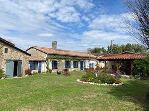 Joli ensemble - maison principale  maison d'amis et dépendances sur terrain clos de...