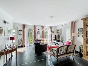 Eysines - Elégante maison de 4 chambres avec piscine et dépendance