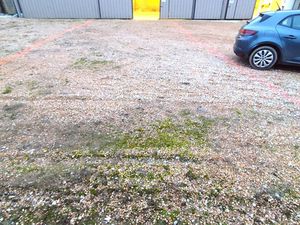 Local Commercial 1 pièce - 81 m²