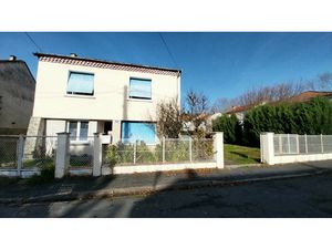 Maison d'habitation réaménagée en espace d'accueil professio