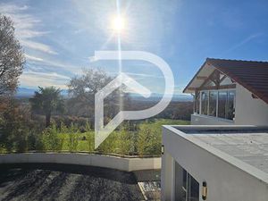 Maison contemporaine de 168 m² sur un terrain de 1 575 m².