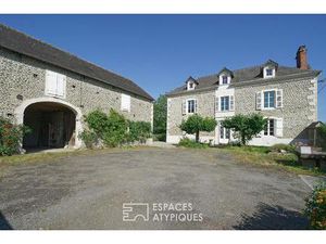 Authentique enclos Béarnais de 1844 avec grange aménageable et terrains à bâtir