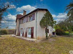 Maison avec Vue 16hectares et dépendances