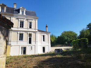 RUELLE : Maison de caractère 6 pièces avec Jardin