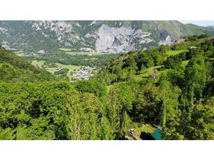 Propriété agricole  chalet bois et grange à rénover sur un hectare de terrain