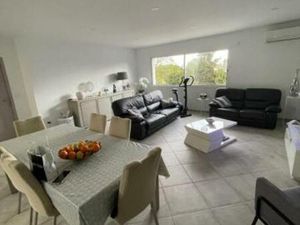 Location appartement 3 pièces 95 m² à Claira (66530)