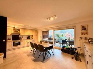 Appartement avec terrasse et place de parking à Marche !!