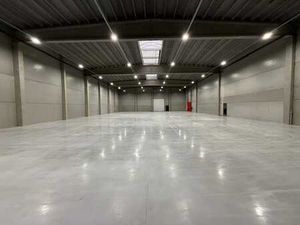 Hall industriel neuf à louer Ecolys