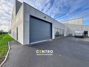 NB BEDRIJFSPAND bestaande uit MAGAZIJN met TOONZAAL/BUREL...