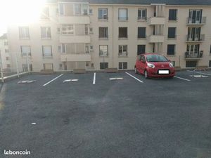 Place de parking extérieur dans résidence Caen centre proche université