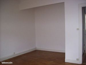 Loue grand F2 balcon centre grenoble