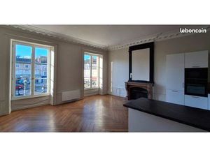 Logement haussmannien restaure a neuf coeur de ville montmorillon