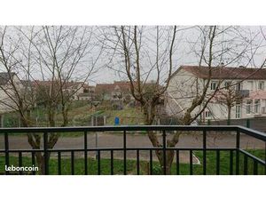 SACLAY bourg location pour 1 an 2p 42m2