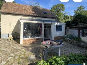 Maison à louer individuelle avec cour privée et parking fermé pour 1 voiture