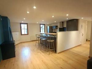 Loue T1 bis meublé 61m² (33m² Carrez)