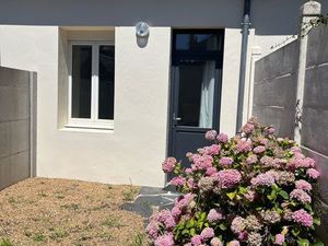 Quartier chasse royale maison rénovée avec jardinet meublée ou nue