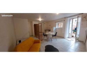 Studio 38 m² Quatier l'Houmeau avec courette