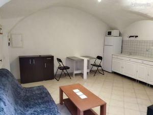 Loue T2 35 m2 avec meubles - centre ville Millau