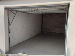 Garage / box pour garde meubles