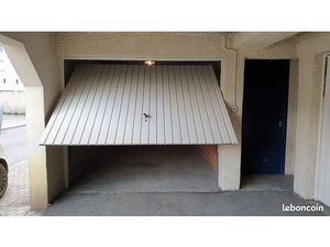 A louer Box fermé Centre Vile