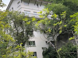 Grand studio face aux thermes vue sur la riviere