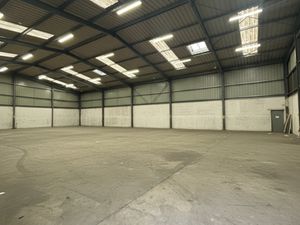 Entrepôt avec bureaux / showroom Meaux