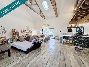 Grande maison de caractère sur 1 8 hectare à Chazelles