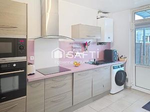 Maison de ville de 70 m² env sur 90 m² env de terrain   deux chambres