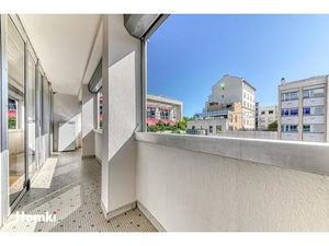 Investisseurs ou amateurs de rénovation : T4 de 107m2 à rénover Rue Boileau Lyon 6