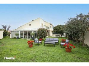 Maison T4 de 136 m²  véranda  garage  place pour camping car  clim réversible