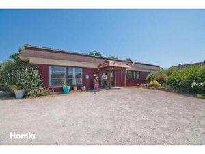 Batiment/hôtel/maison familiale d'environ 2000 m² de surface utile sur un terrain de 3500m