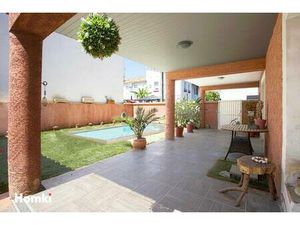 Une maison atypique  T5 de 167m²  un garage  une piscine  deux terrasses