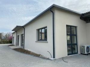 LOUE Local PRO Plateau 140m2 à Saint Peray Rénové et isolé Clim réversible très lumineux