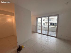 Studio neuf 30m2 + terrasse 10m2 Annecy à 5 min centre Courier