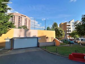 Place de parking couverte et sécurisée CERGY