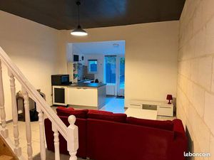 Échoppe meublée avec jardin et piscine