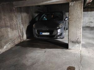 Place de parking sous terrain(métro 11)