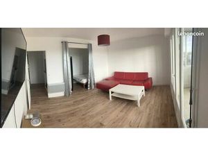 Studio T1 très lumineux