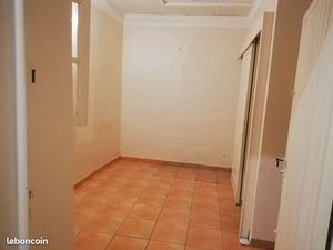 P2 duplex tout équipé arboré quartier résidentiel stationnement gratuit Nîmes