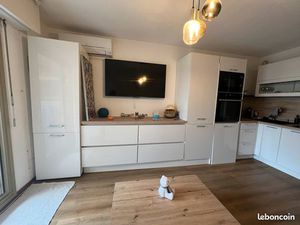 Studio avec terrasse et stationnement