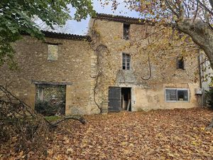 Beaumont de Pertuis  grande maison en pierres sur 4000m² de terrain à RENOVER