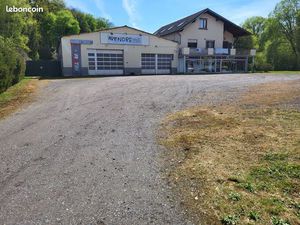 Vend maison avec local commercial