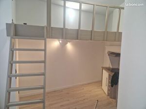 Studio entierement refait a neuf mezzanine Capucins