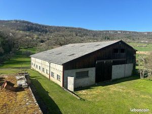 Emplacement couvert sécurisé – camping-car ou voiture de collection