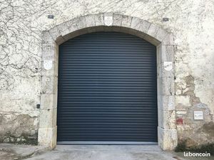 Grande remise à louer – 350 m² + 400 m² de terrain