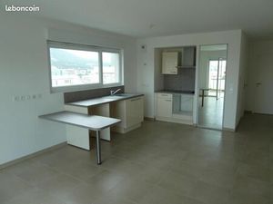 F2 46 m avec deux parkings entrevert la valette