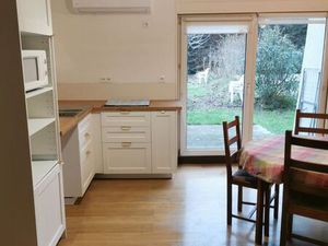 T2 avec terrain et stationnements privé