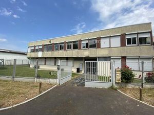 A louer en exclusivité dlocaux d'activités 995m²