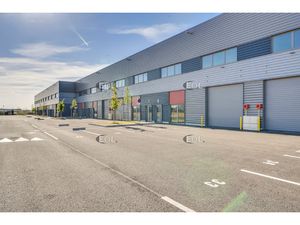 A louer - bâtiment de 4 000 m² divisibles